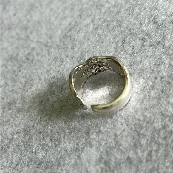 Oneida Stainless Steel Vintage-Inspired Thumb Ring - Picture 15 of 16